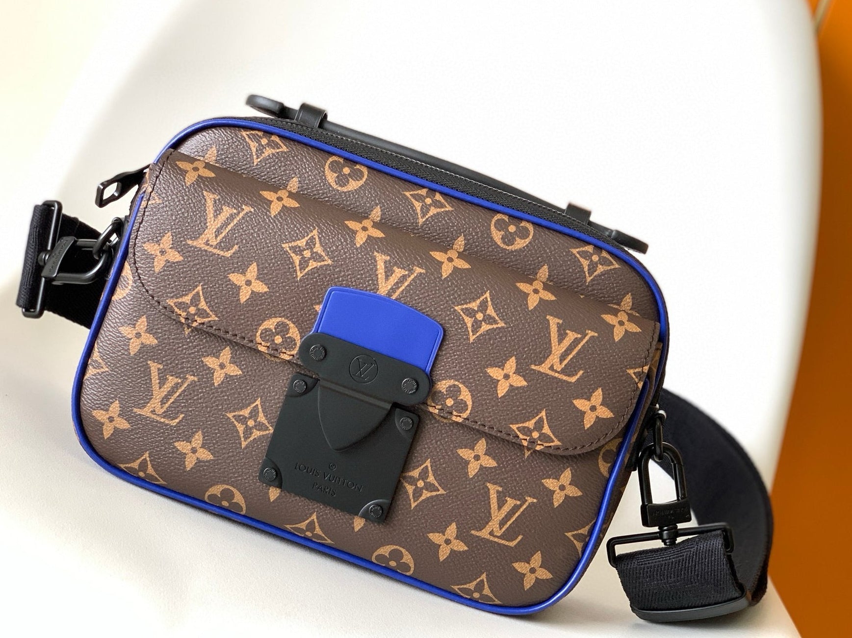 VL Crossbody Bag (21)