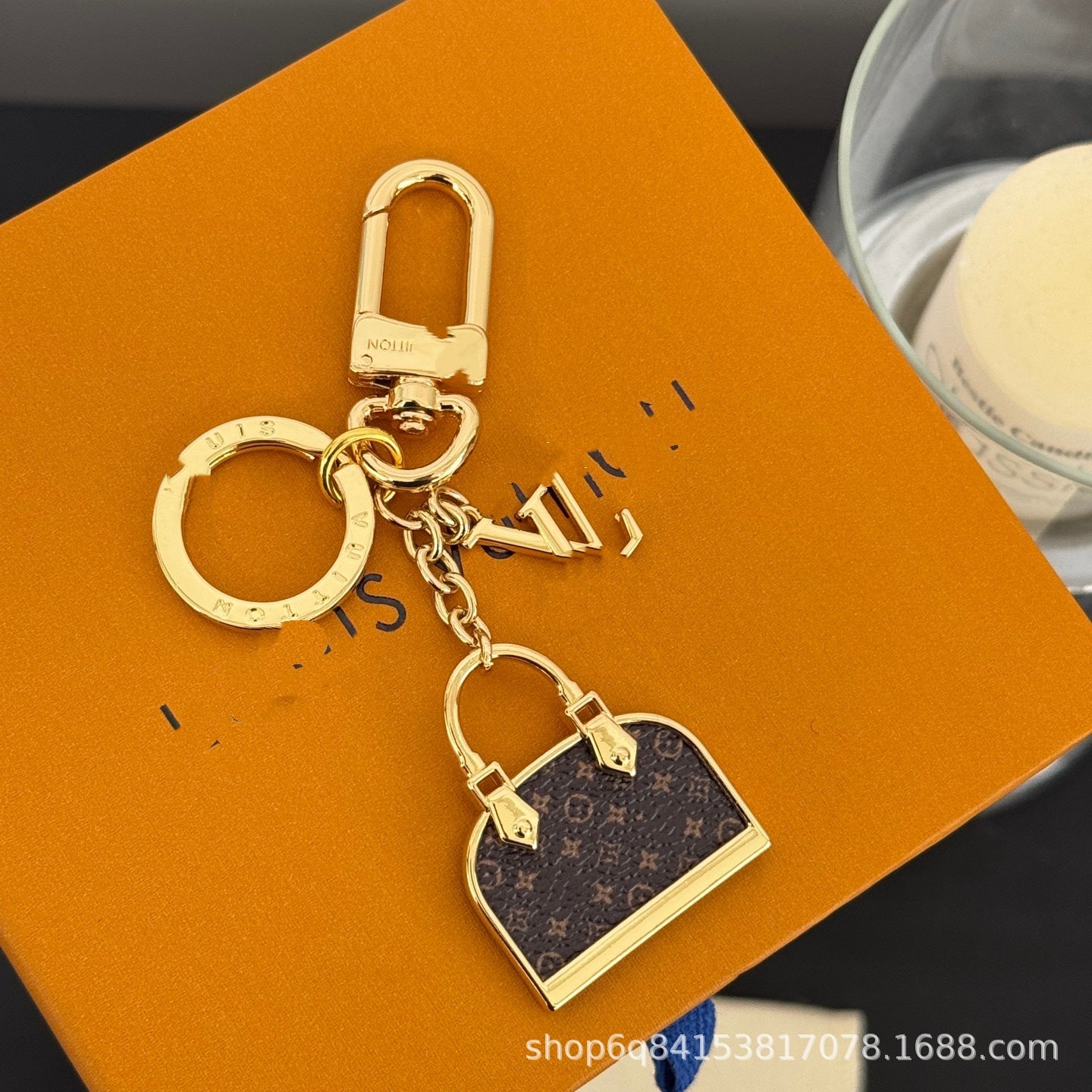 Cross-border hot donkey keychain girl fashion trendy brand can issue car keychain pendants 1