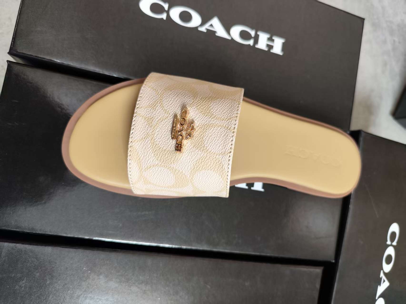 COACHES SANDALS (1) 9