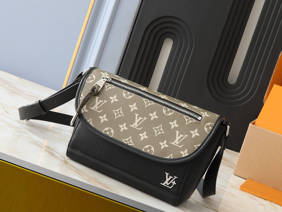 VL Crossbody Bag (21)