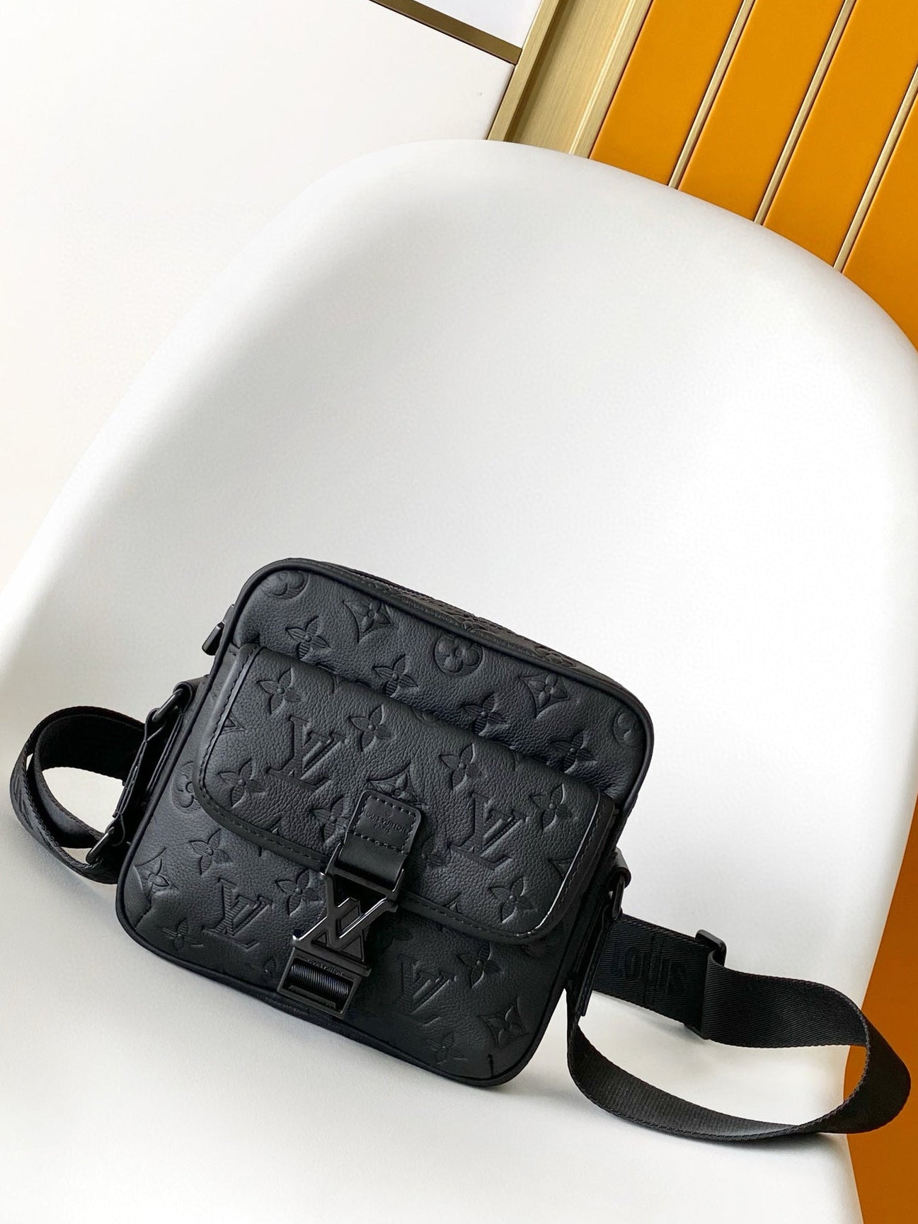VL Crossbody Bag (21)