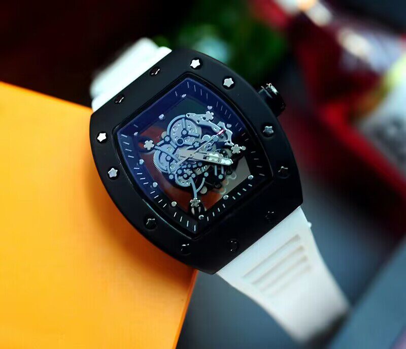 R WATCH (1)