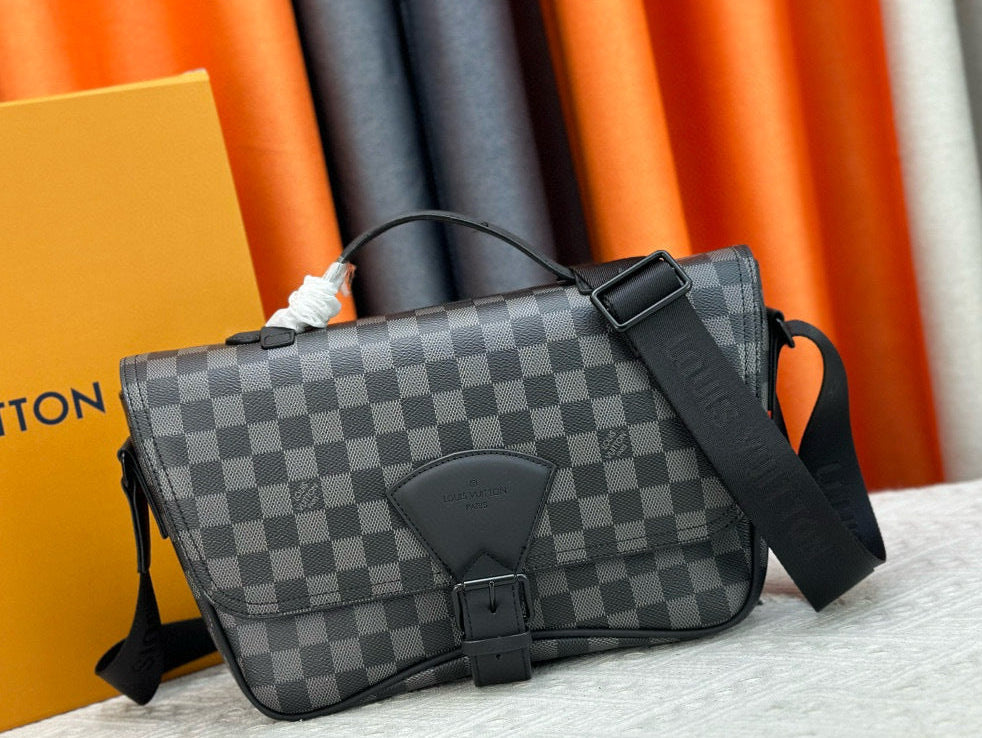 VL Crossbody Bag (21)