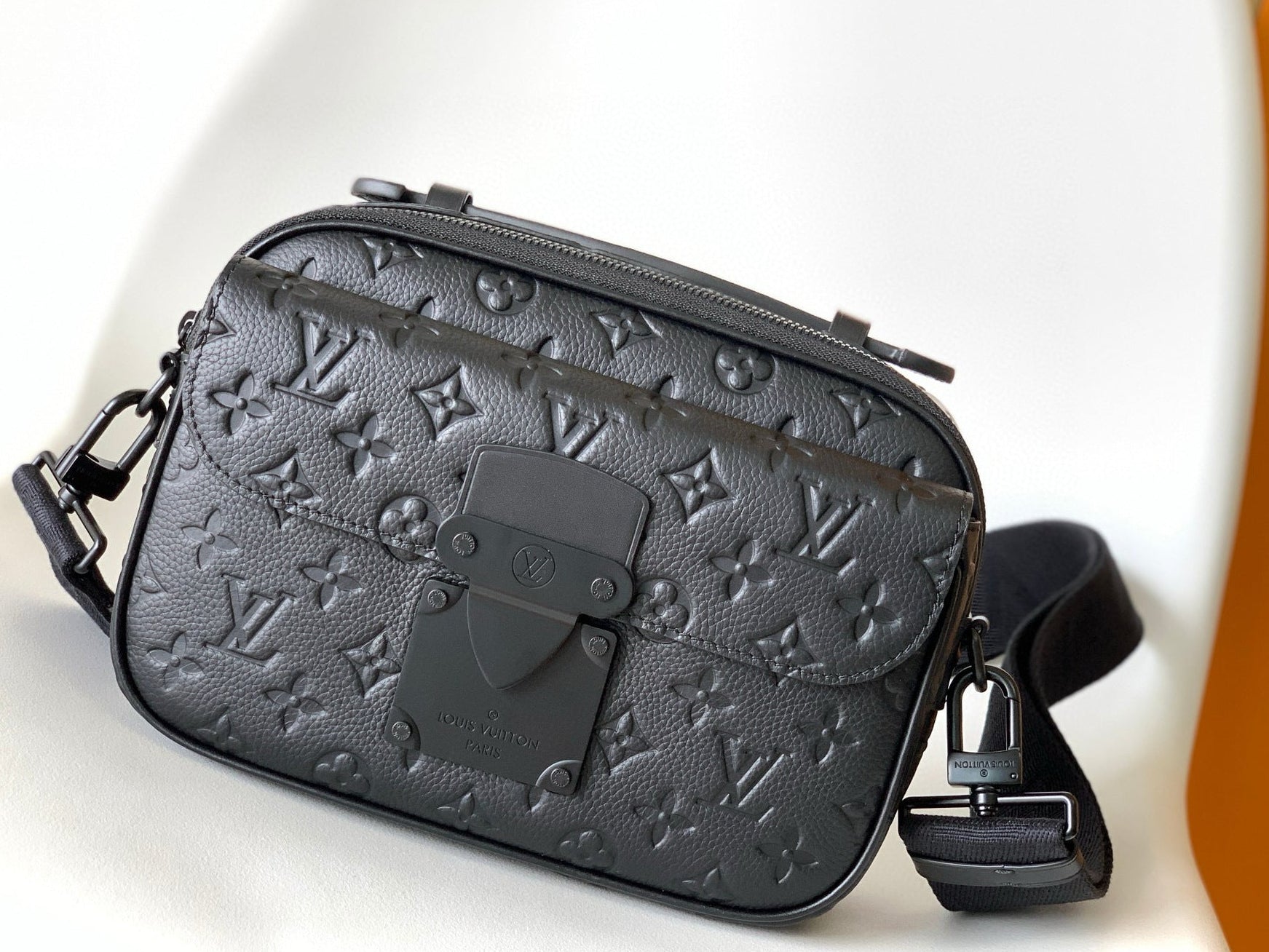 VL Crossbody Bag (21)