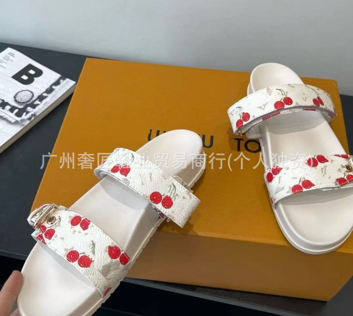 VL Sandals (2)