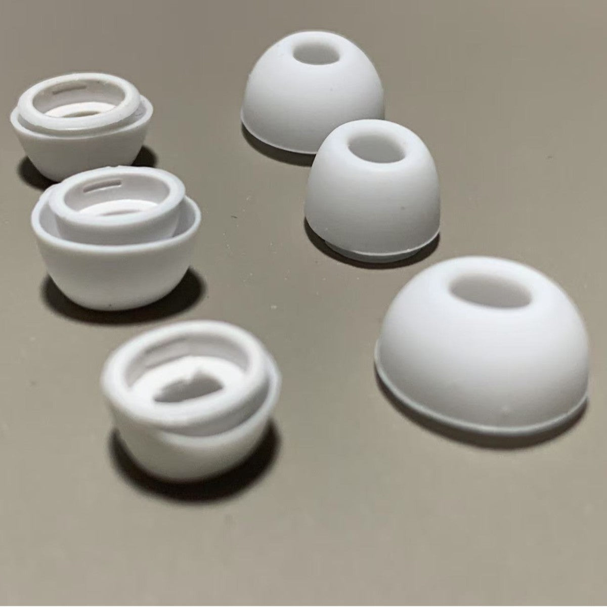 AIRPODS (1)
