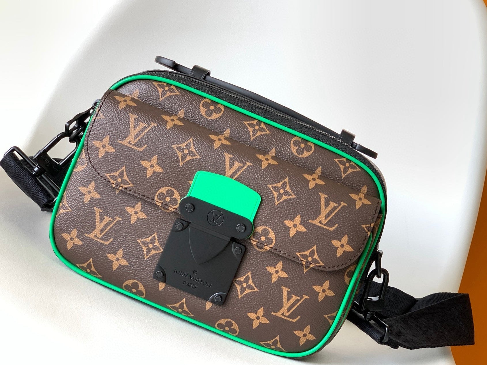 VL Crossbody Bag (21)