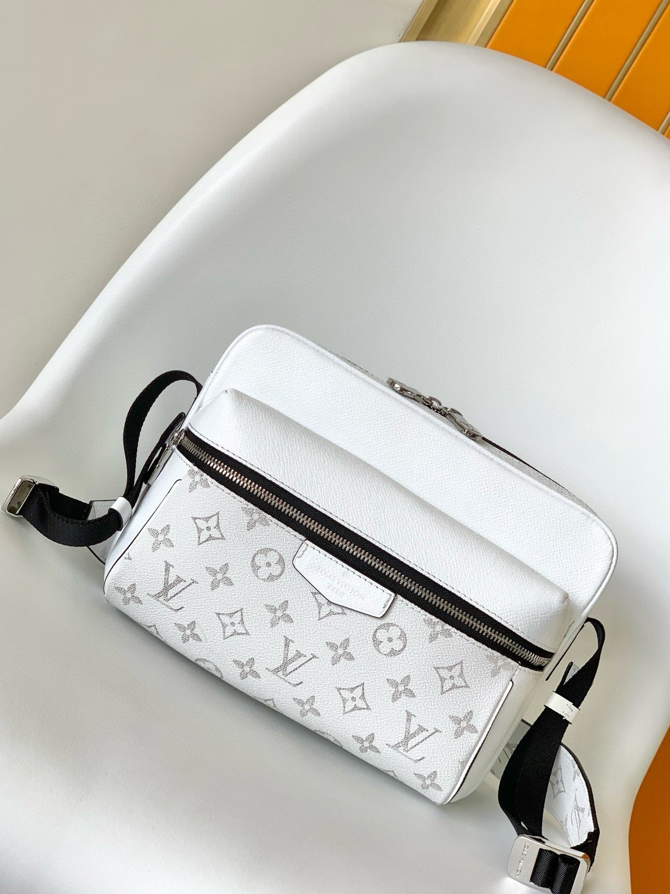 VL Crossbody Bag (21)