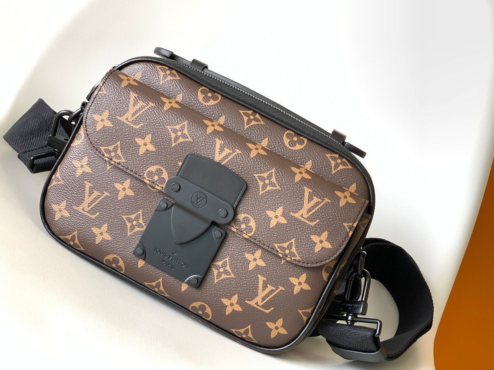 VL Crossbody Bag (21)