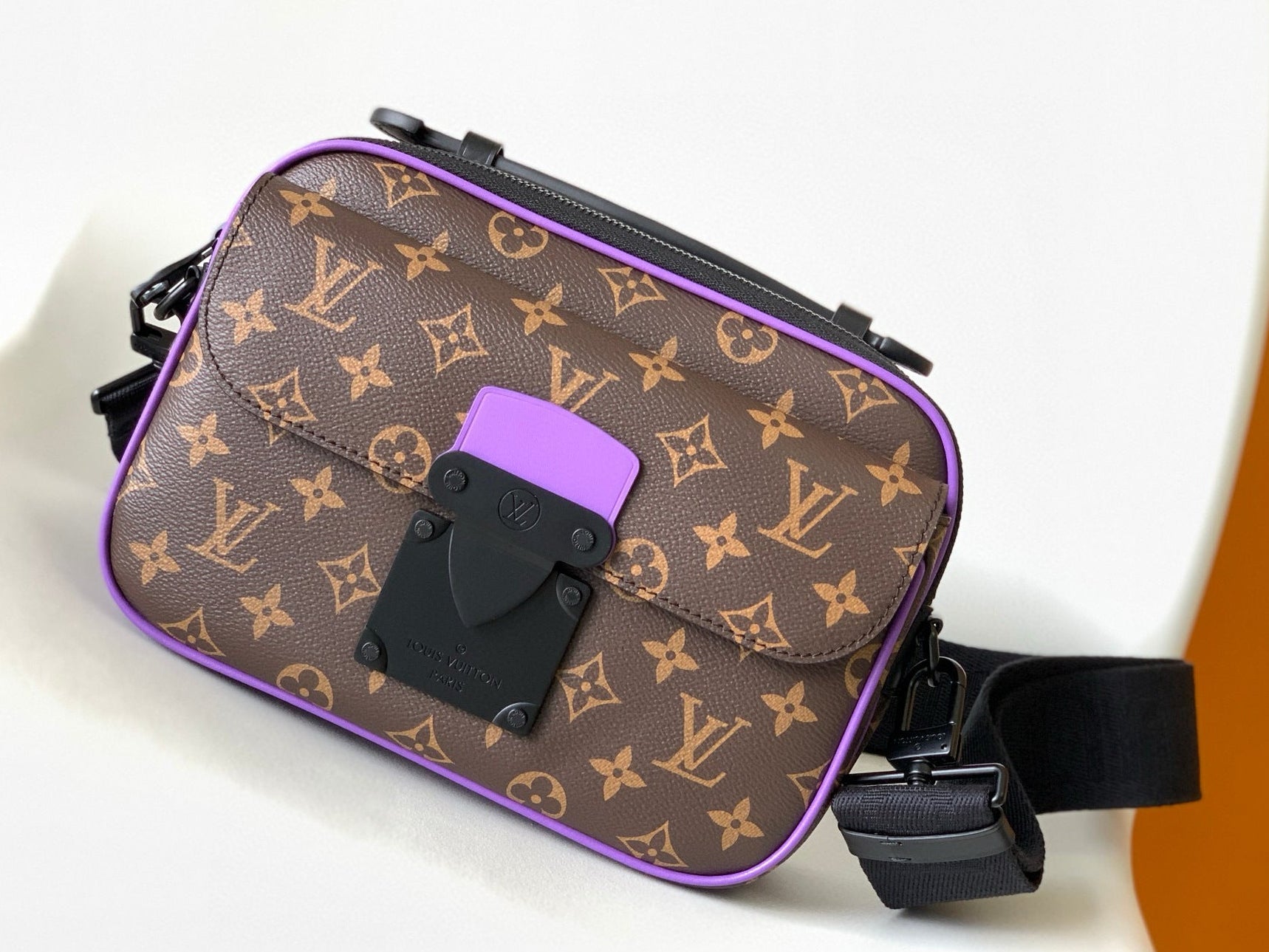 VL Crossbody Bag (21)