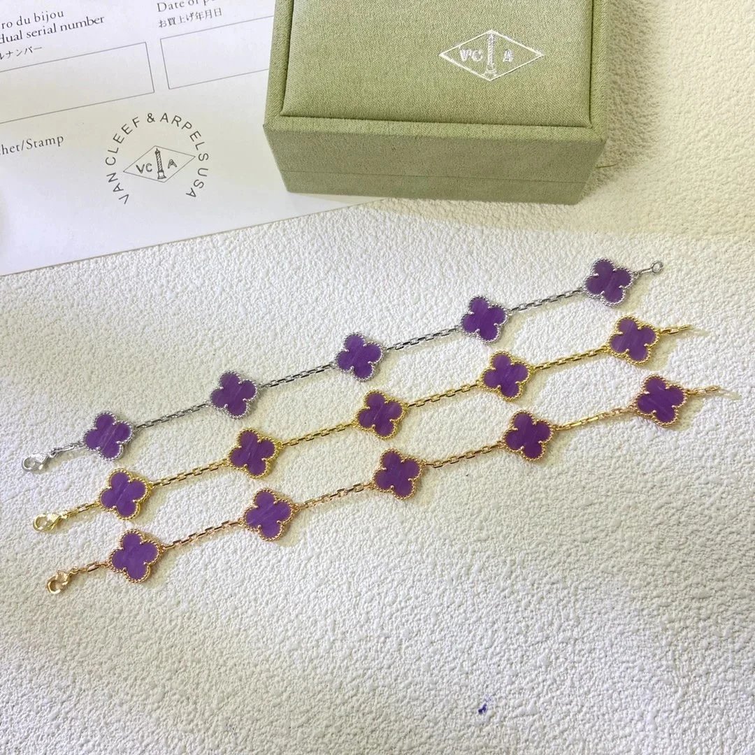 VAN CHE Women's Necklaces