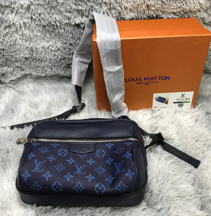 VL Handbags (2) 17