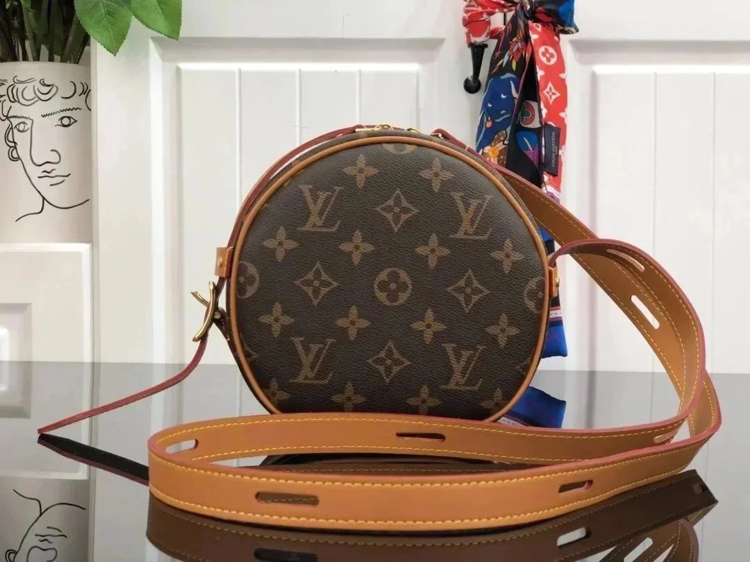 VL Handbags (2) 27