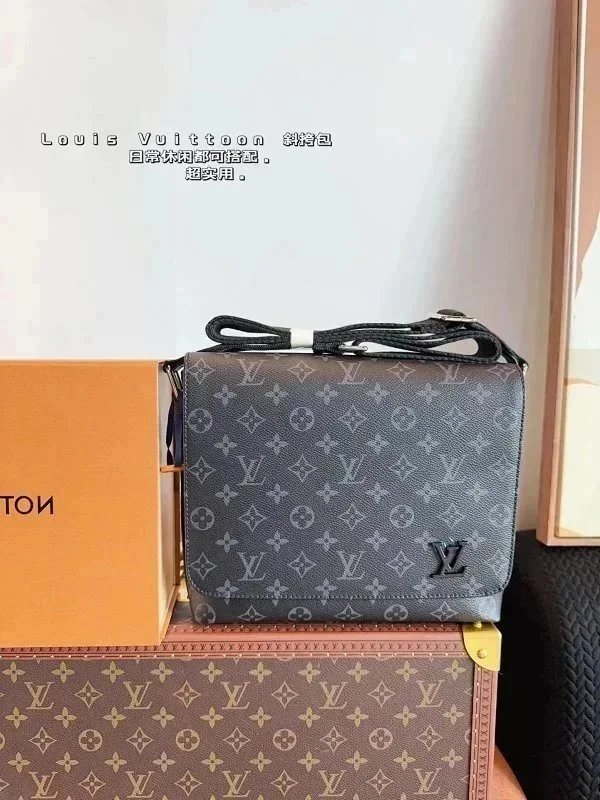 VL Handbags (2) 33