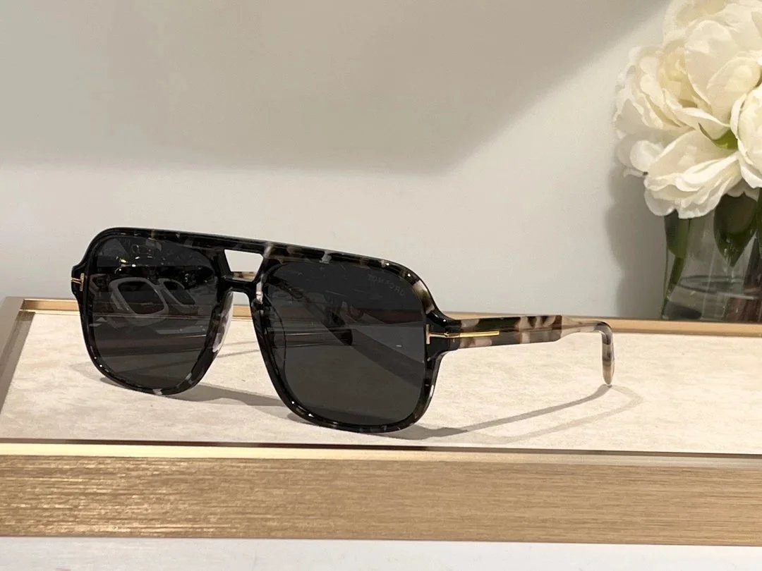 TOM SUNGLASSES (1)