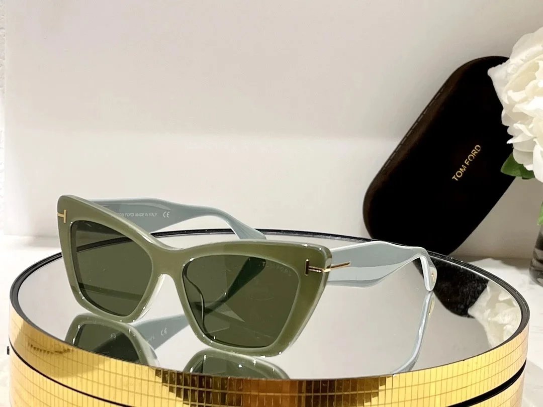 TOM SUNGLASSES (1)