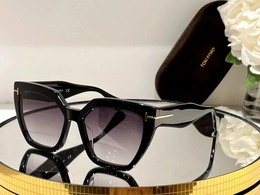 TOM SUNGLASSES (1)