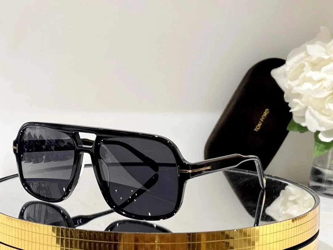 TOM SUNGLASSES (1)