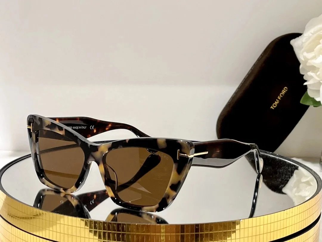 TOM SUNGLASSES (1)