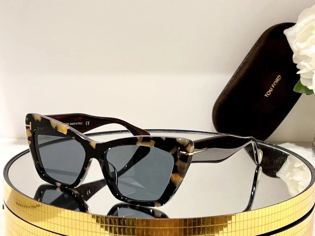 TOM SUNGLASSES (1)