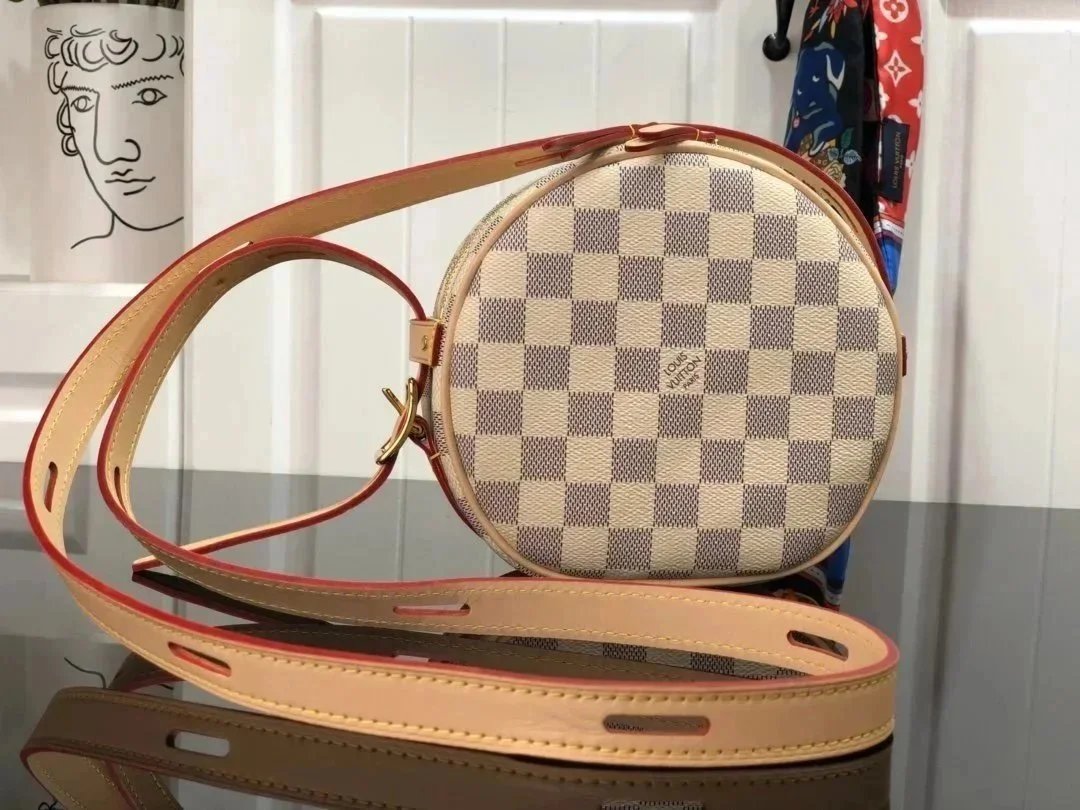VL Handbags (2) 28