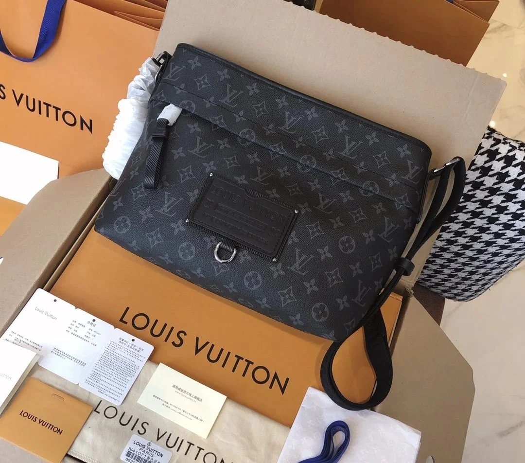 VL Handbags (2) 34