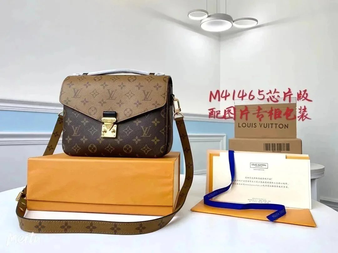 VL Handbags (2) 22
