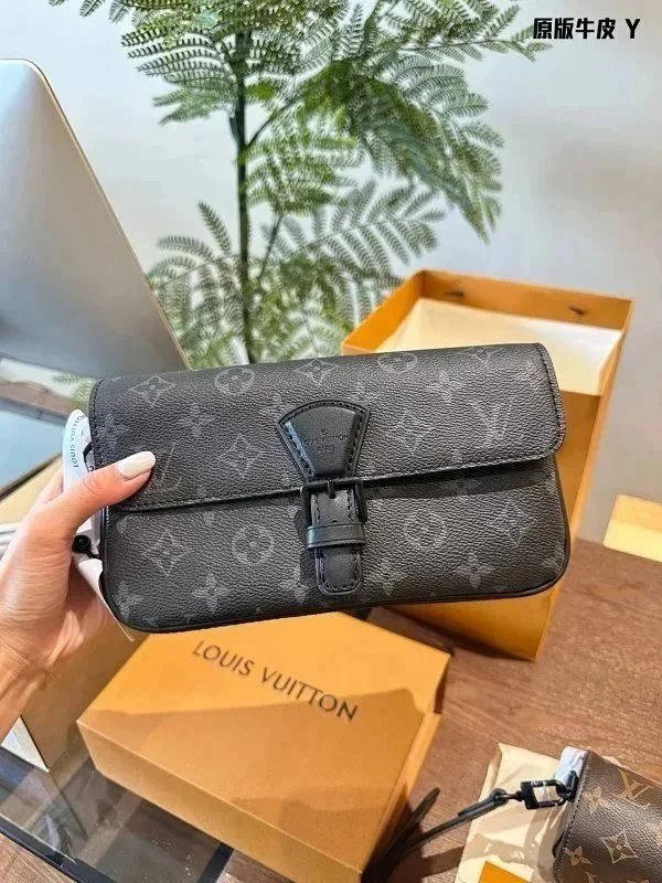 VL Handbags (2) 30