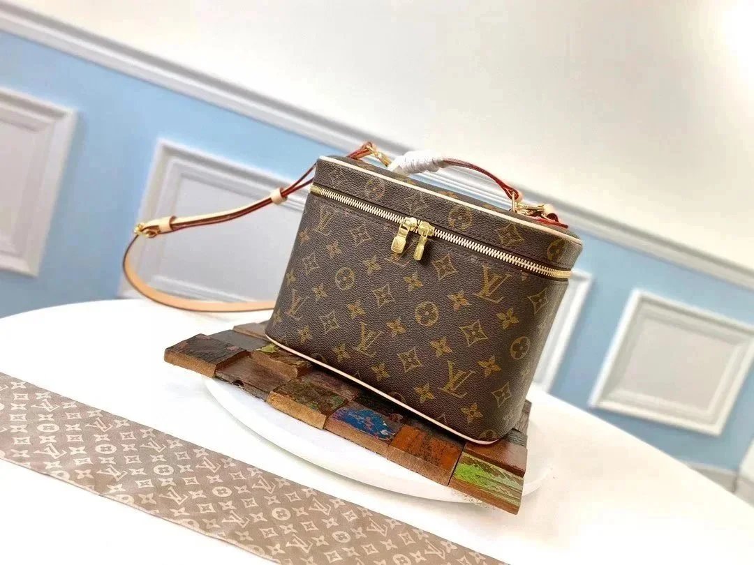 VL Handbags (2) 9
