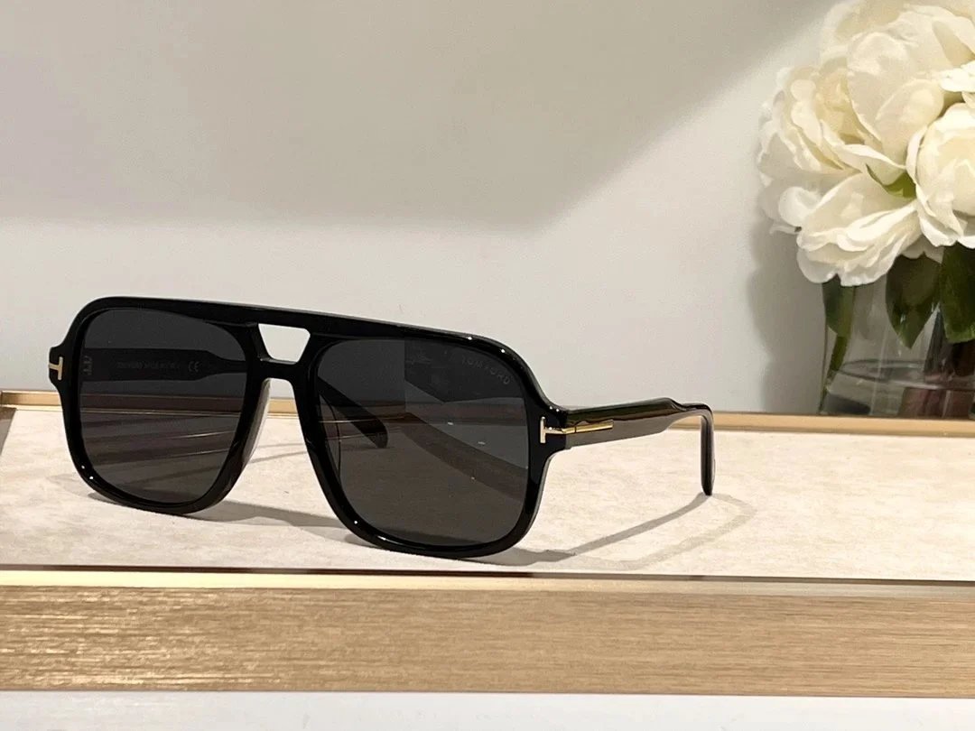 TOM SUNGLASSES (1)