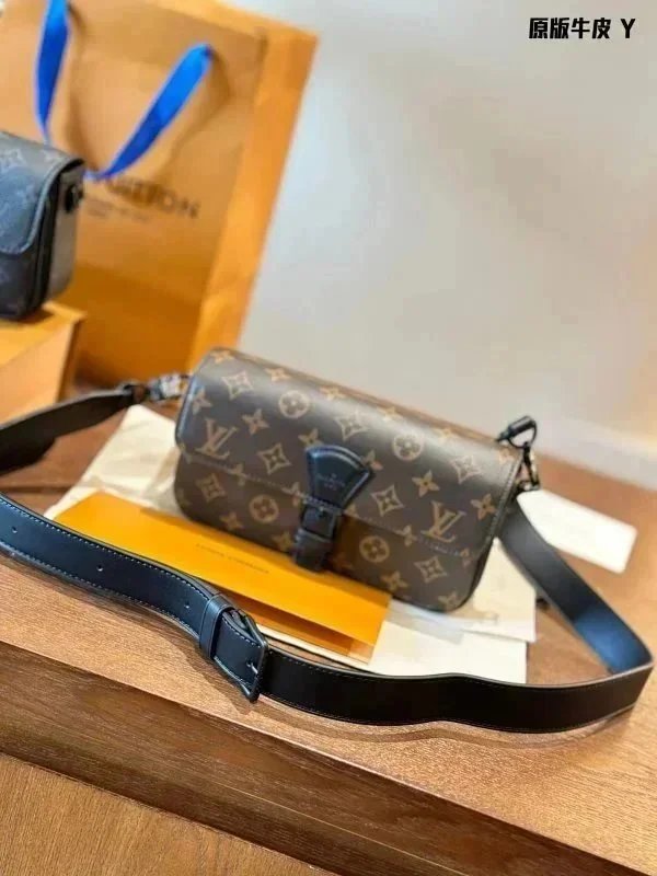 VL Handbags (2) 31