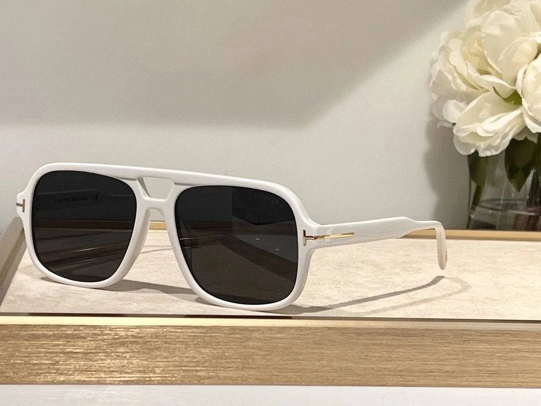TOM SUNGLASSES (1)