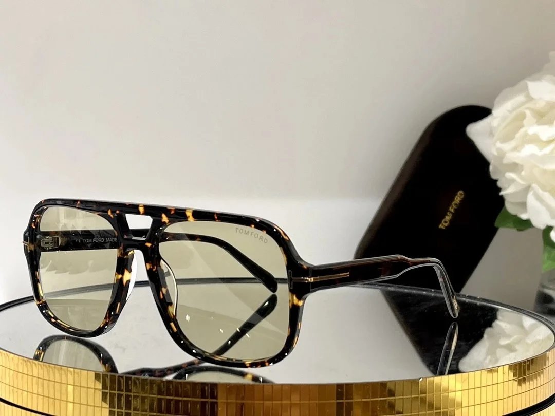 TOM SUNGLASSES (1)