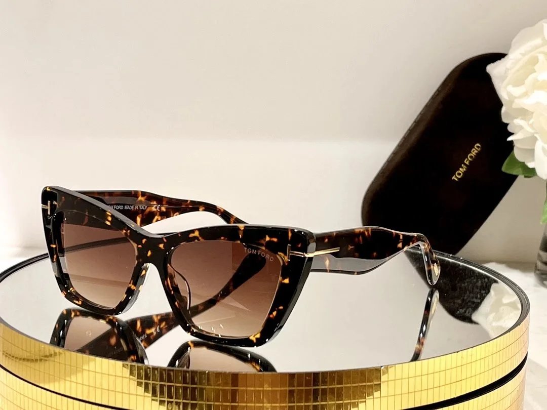 TOM SUNGLASSES (1)
