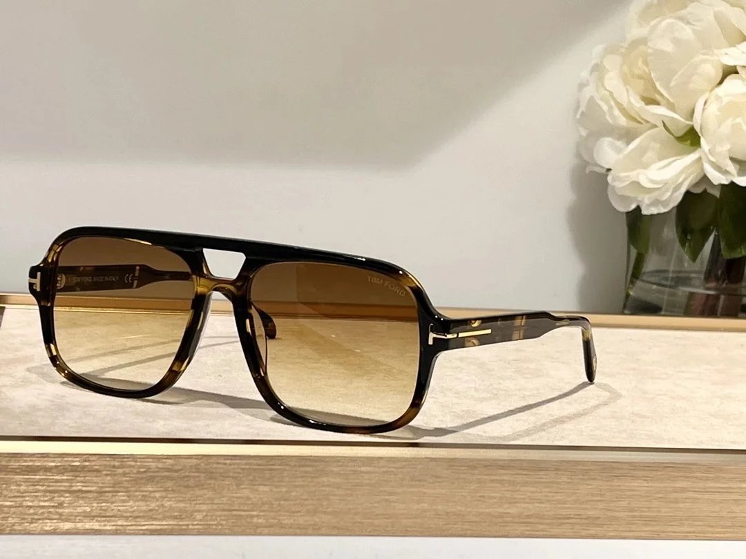TOM SUNGLASSES (1)