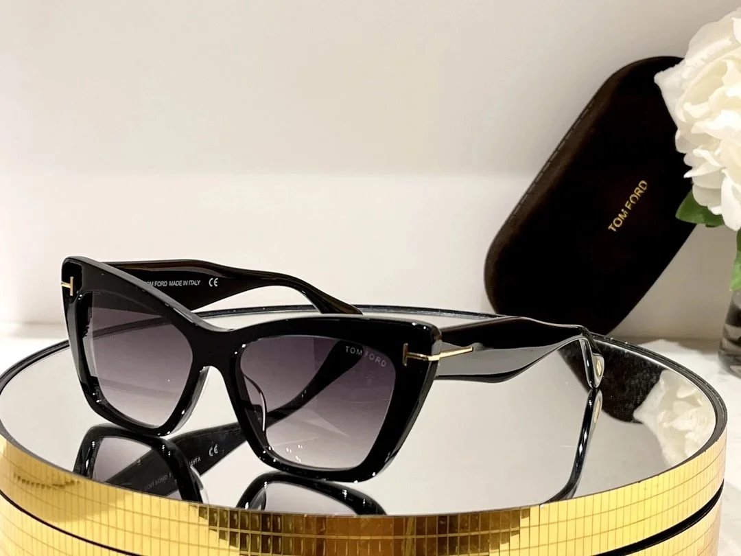 TOM SUNGLASSES (1)
