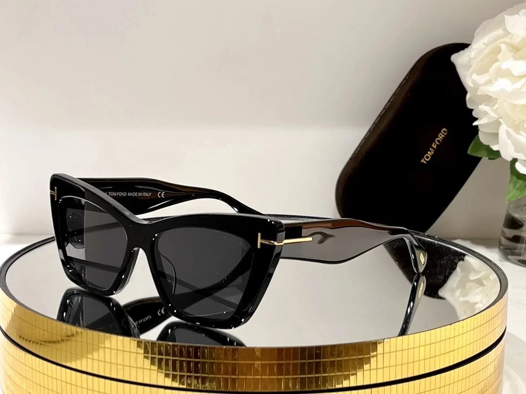 TOM SUNGLASSES (1)