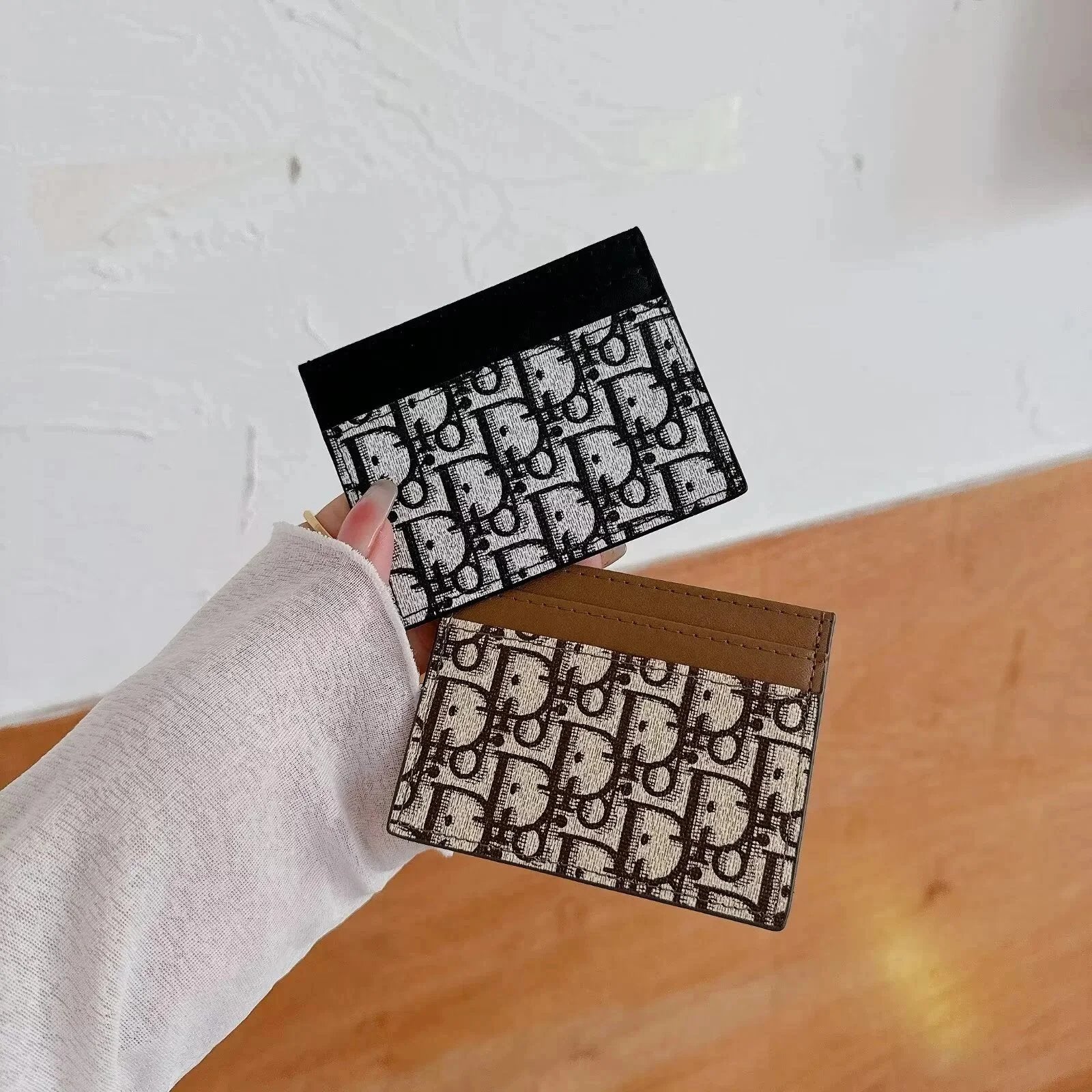 DIO CARDHOLDER (1)