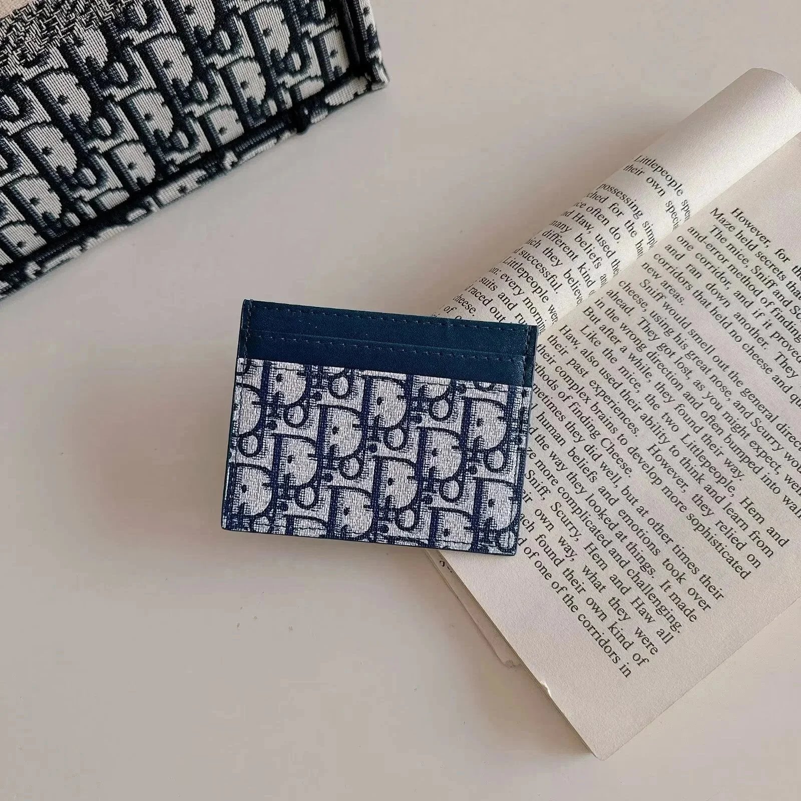 DIO CARDHOLDER (1)