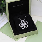VAN CHE Women's Necklaces