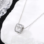 VAN CHE Women's Necklaces