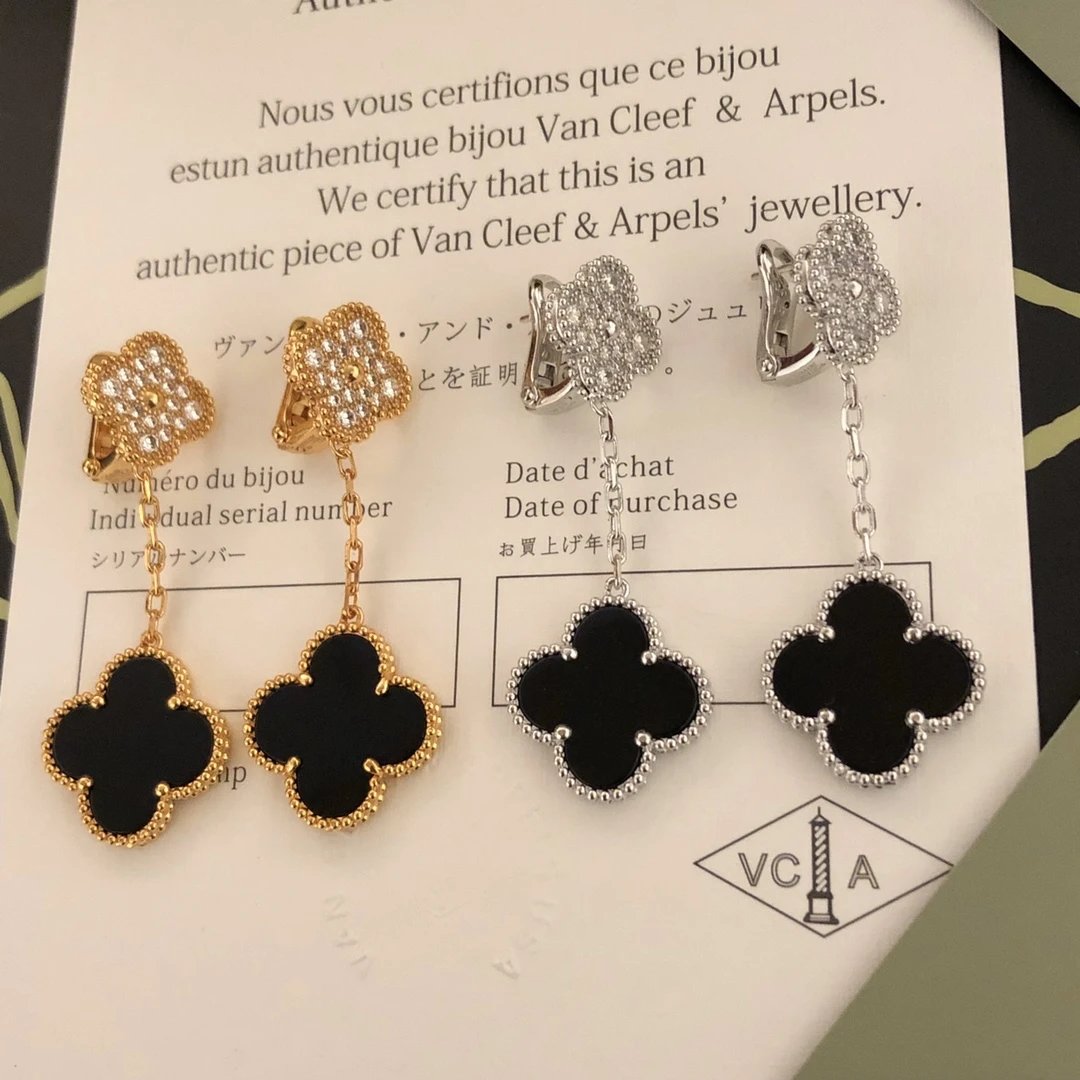 VAN CHE Women's Necklaces