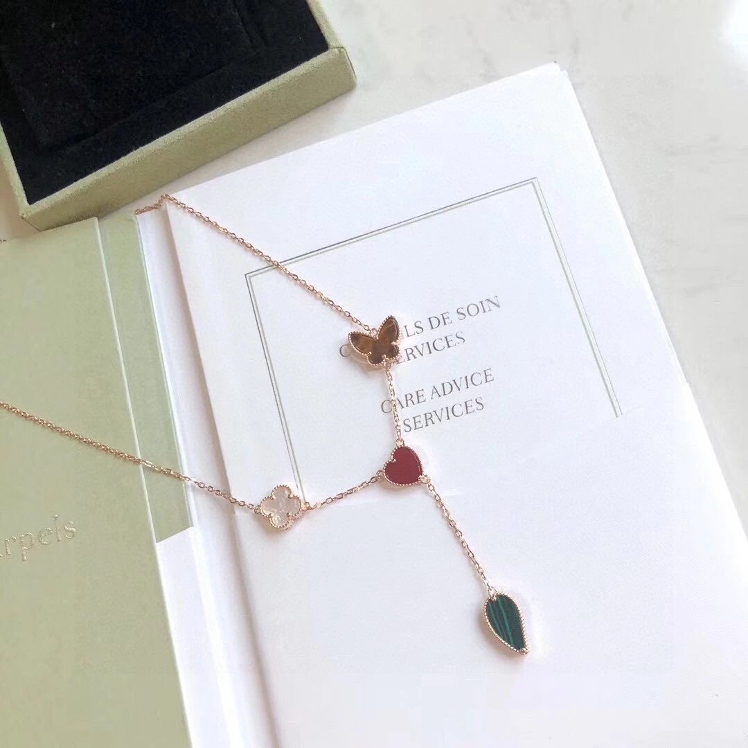VAN CHE Women's Necklaces