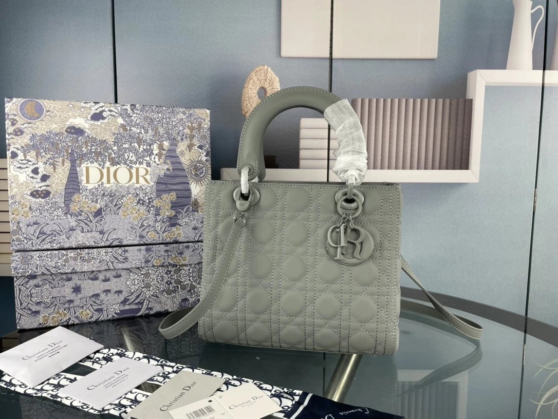 DIO Handbags (1)