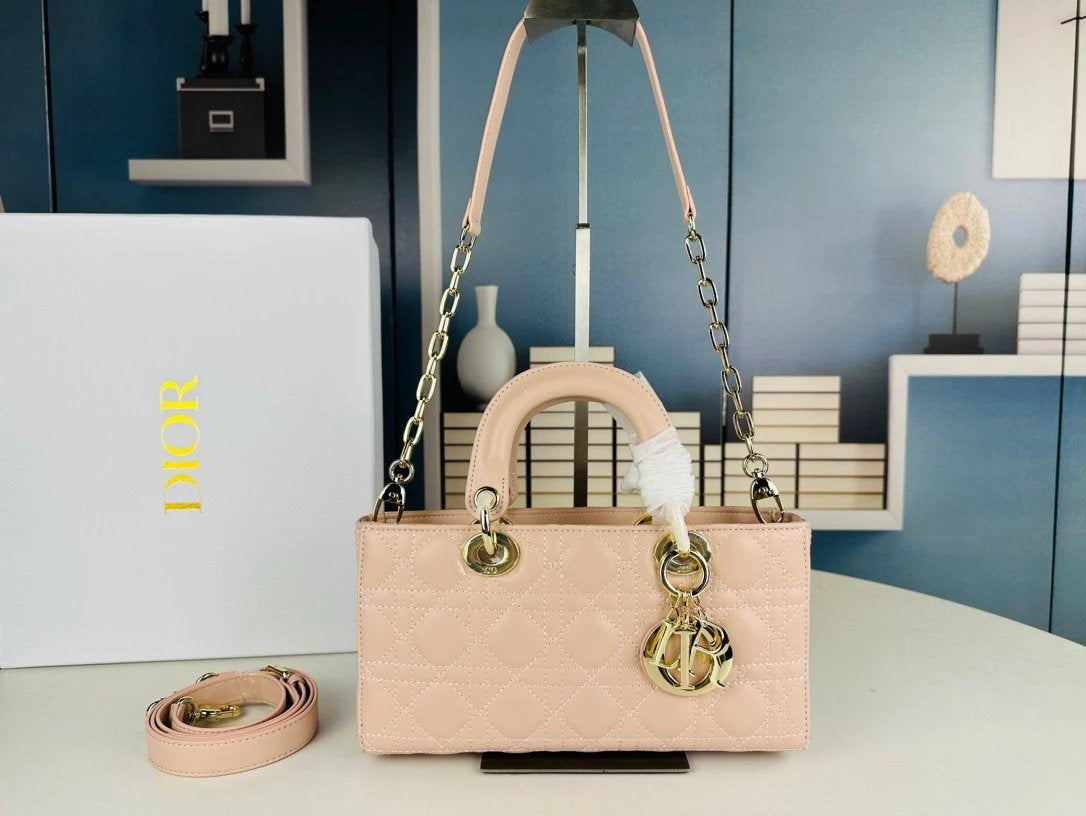 DIO Handbags (1)