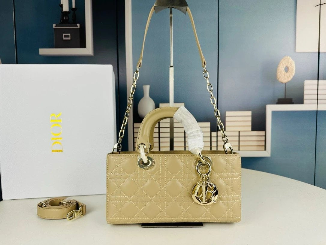 DIO Handbags (1)