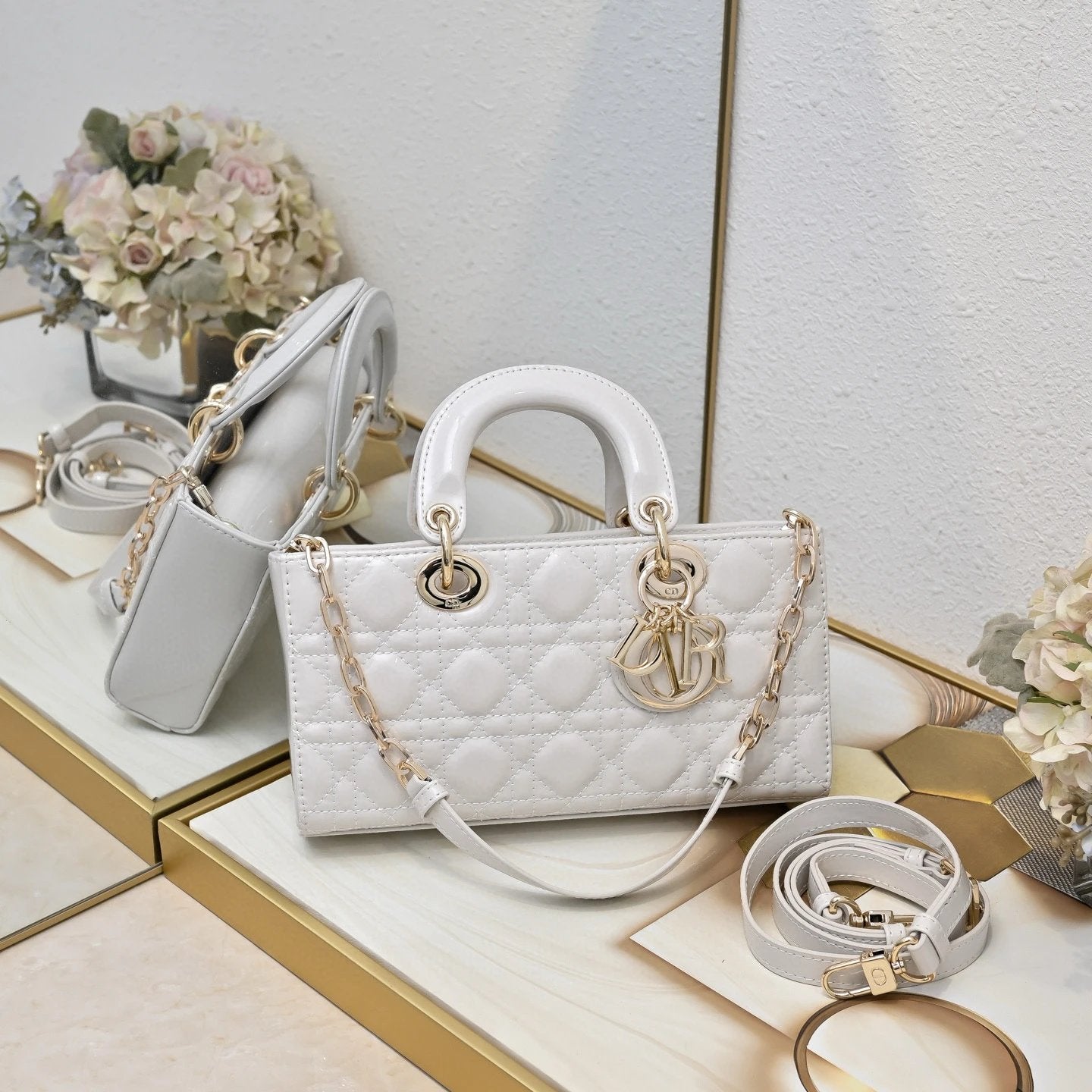 DIO Handbags (1)