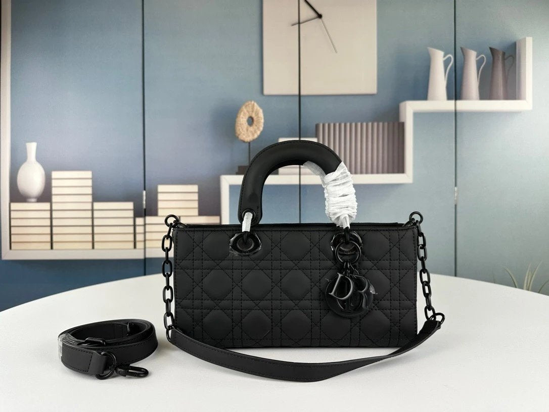 DIO Handbags (1)