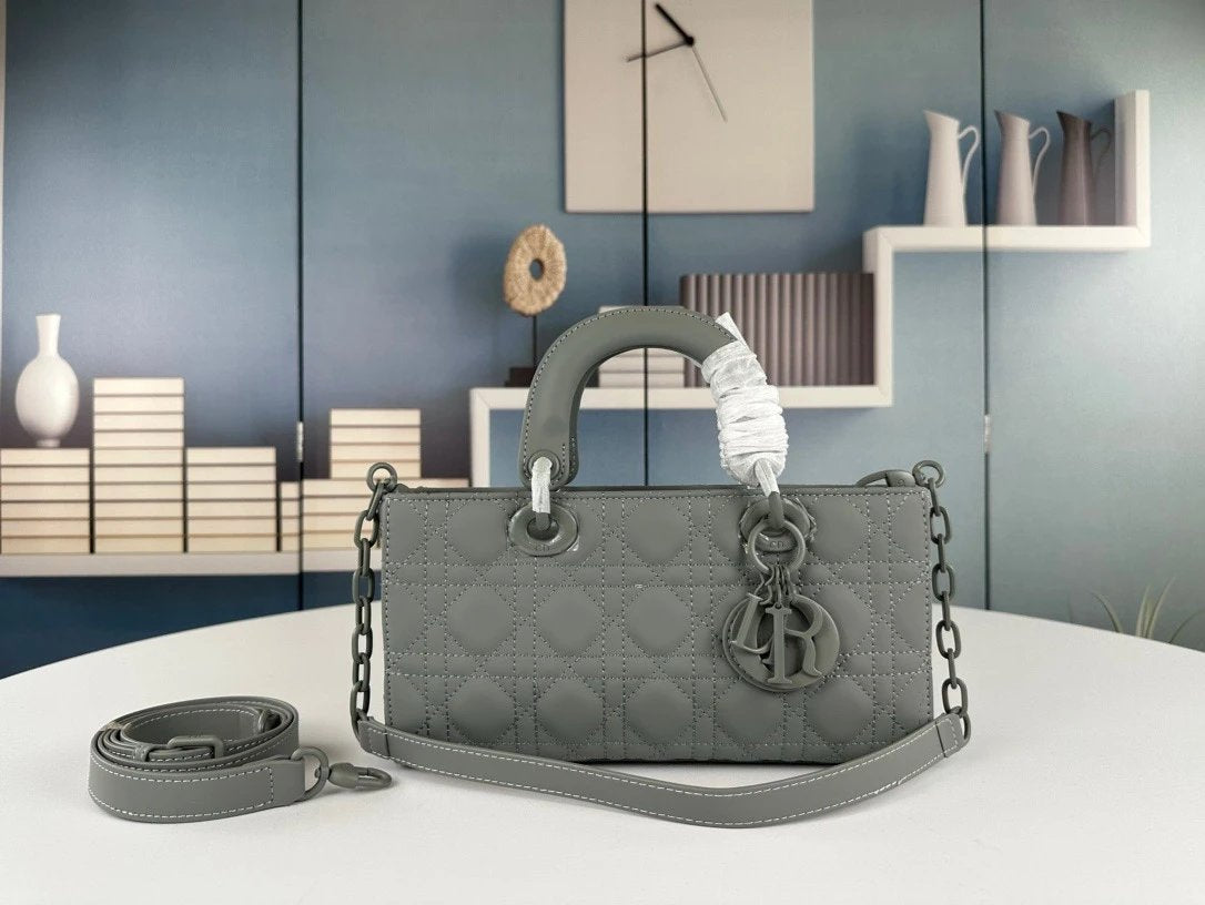 DIO Handbags (1)
