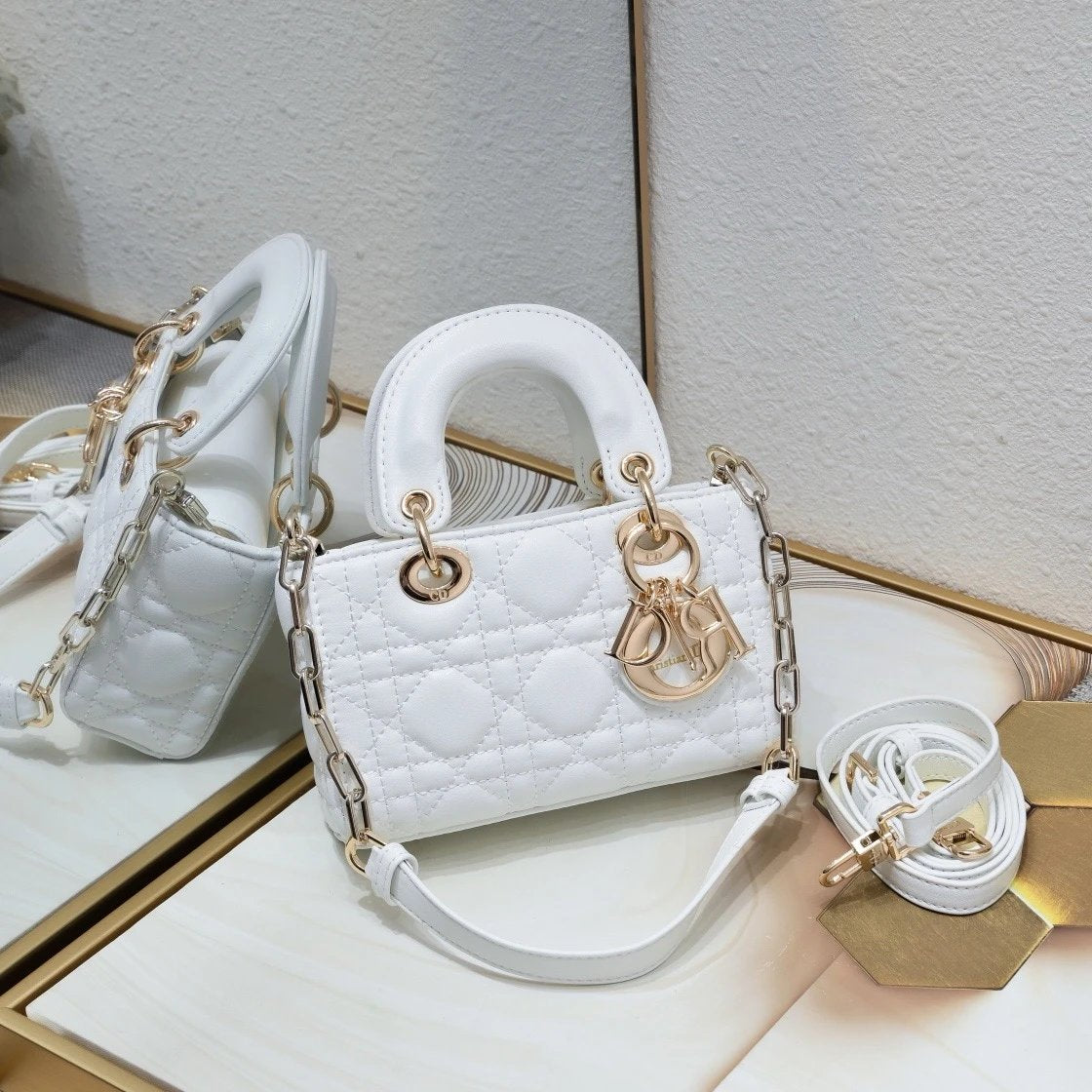 DIO Handbags (1)